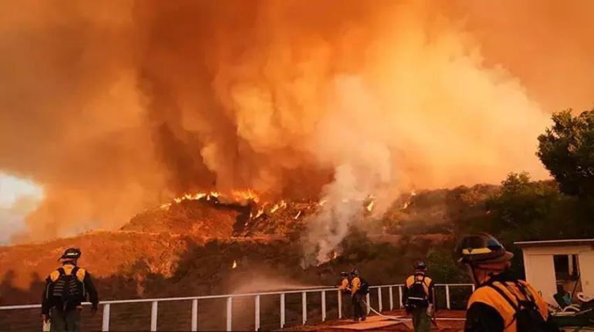 ABD cehennemi yaşarken dünyaca ünlü oyuncu kafaları karıştırdı!