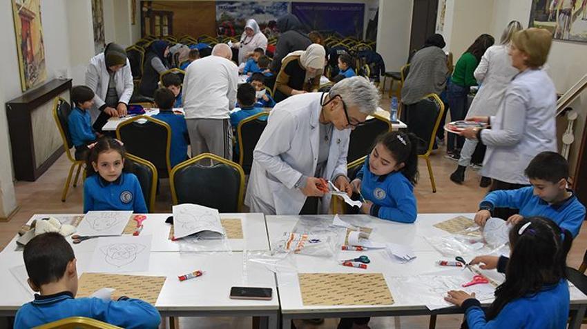 Trabzon'da atık kumaş ve iplikler öğrencilerin elinde esere dönüşüyor! 