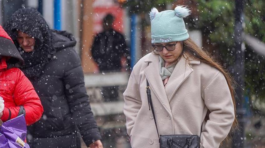 Kar İstanbul'un yanı başında! Radarda göründü, AKOM uyardı:  İzlanda kökenli soğuk hava dalgası fena vuracak