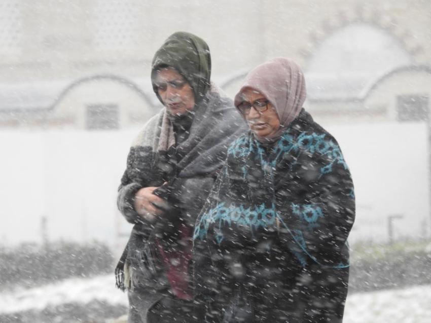Kış kapıda! Meteoroloji'den uyarılar peş peşe geldi! Kar İstanbul'a dayandı