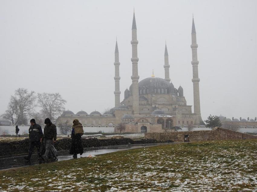 Kış kapıda! Meteoroloji'den uyarılar peş peşe geldi! Kar İstanbul'a dayandı
