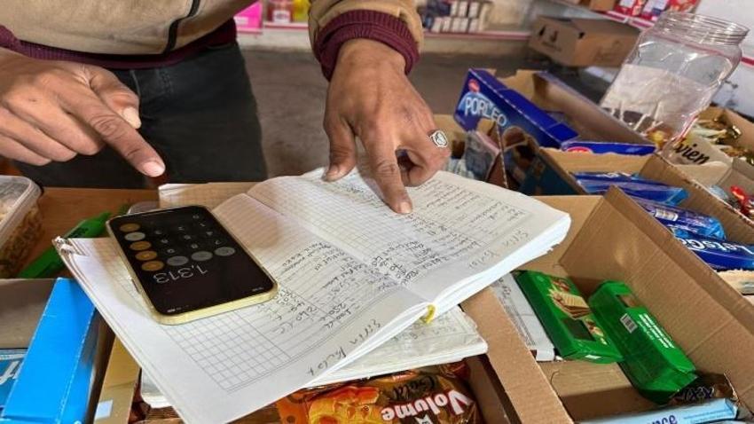 Polis memurundan anlamlı hareket! Şırnak'ta yetim ailelerin 100 bin liraya yakın borcunu ödedi