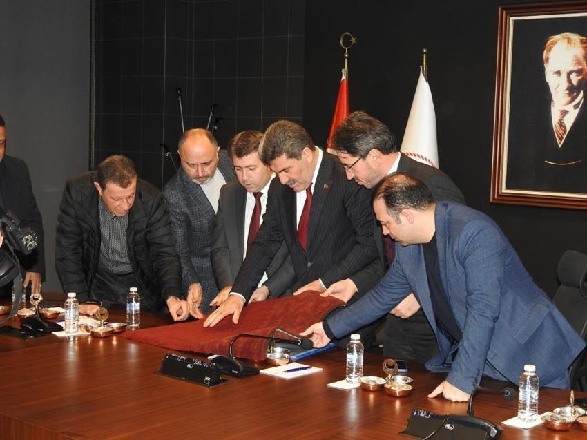 Gaziantepli halıcılar Emevi Camisi'nin halılarını yenilemek için çalışmalara başladı