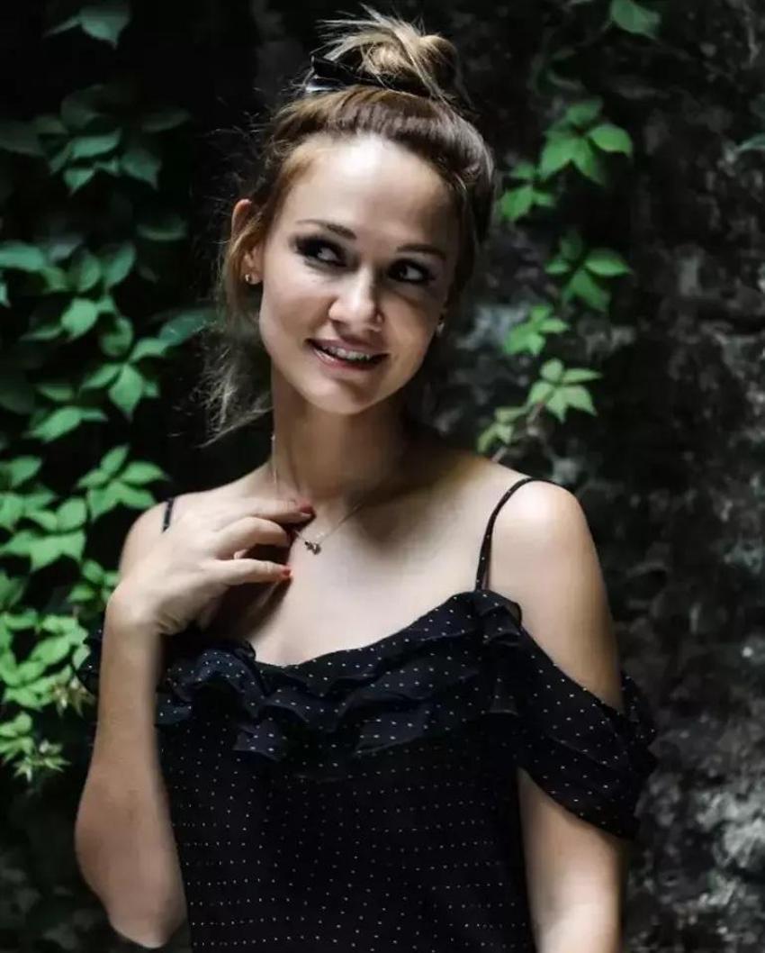 Yaprak Dökümü'nün Sedef'i paylaşım yaptı Fahriye Evcen ve Gökçe Bahadır'a tepki yağdı