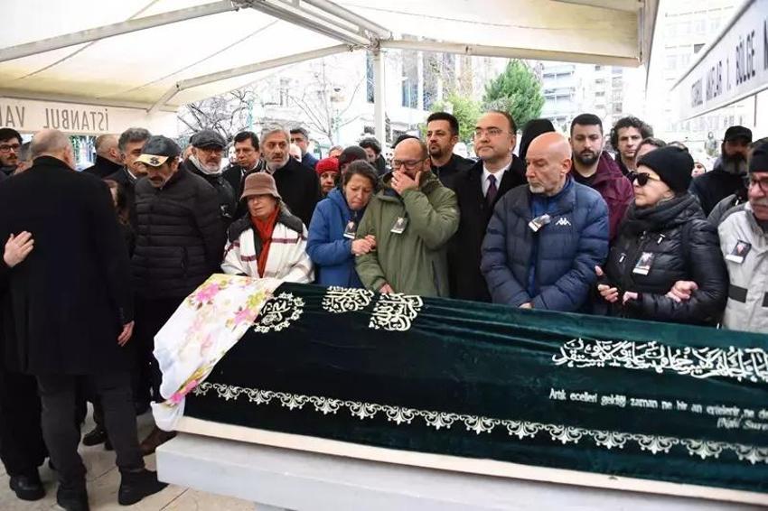 Yaprak Dökümü'nün Sedef'i paylaşım yaptı Fahriye Evcen ve Gökçe Bahadır'a tepki yağdı