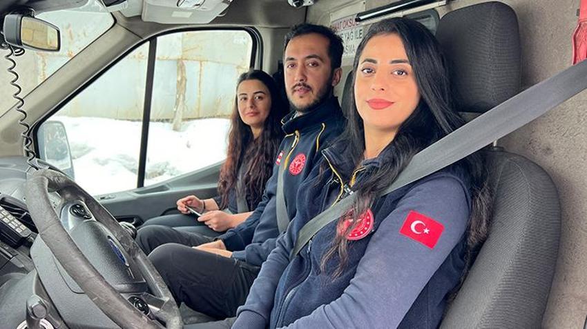 Hakkari'nin kadın ambulans şoförleri güven veriyor! Yüksekova'da hastalar onlara emanet