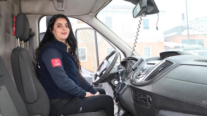 Hakkari'nin kadın ambulans şoförleri güven veriyor! Yüksekova'da hastalar onlara emanet