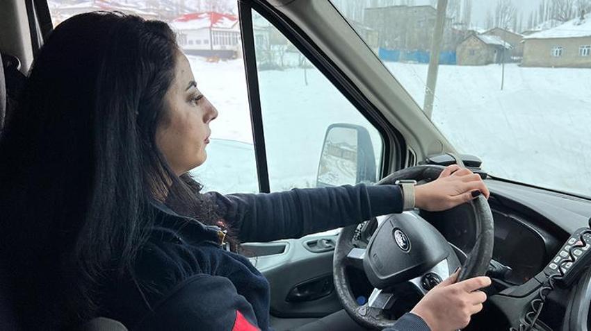 Hakkari'nin kadın ambulans şoförleri güven veriyor! Yüksekova'da hastalar onlara emanet