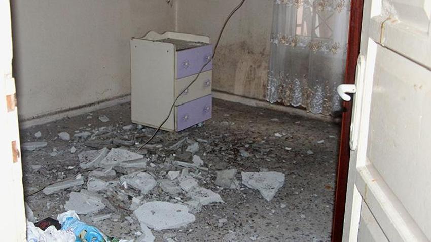 Kazada yaralanan kurye tavanı çöken rutubetli evde yaşam mücadelesi veriyor! 'Salonun köşesindeki koltukta yaşıyoruz'