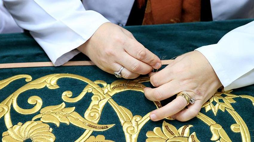 Selimiye Camisi'nin yenilenen minber örtüsü kadınların elinde hayat buluyor