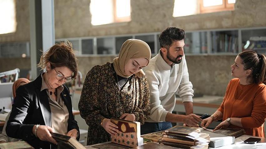 Asırlık yazma eserler hassas bir çalışma ile gün yüzüne çıkarılıyor! Abbasiler'den Osmanlı'ya kadar tarihe ışık tutacak çalışma