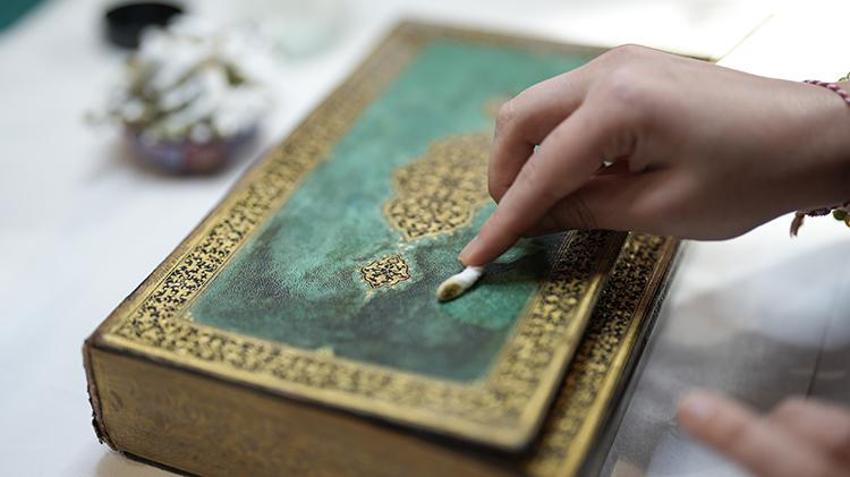 Asırlık yazma eserler hassas bir çalışma ile gün yüzüne çıkarılıyor! Abbasiler'den Osmanlı'ya kadar tarihe ışık tutacak çalışma