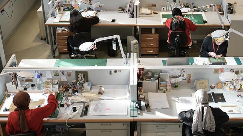 Asırlık yazma eserler hassas bir çalışma ile gün yüzüne çıkarılıyor! Abbasiler'den Osmanlı'ya kadar tarihe ışık tutacak çalışma