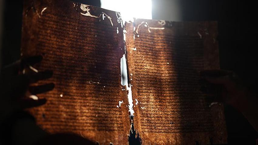 Asırlık yazma eserler hassas bir çalışma ile gün yüzüne çıkarılıyor! Abbasiler'den Osmanlı'ya kadar tarihe ışık tutacak çalışma