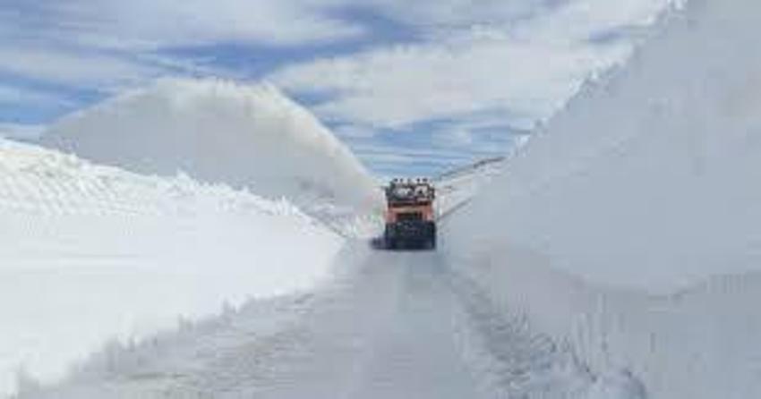 Hava resmen buz kesti! Termometreler eksi 34 dereceyi aştı, 247 santimetre kar yağdı