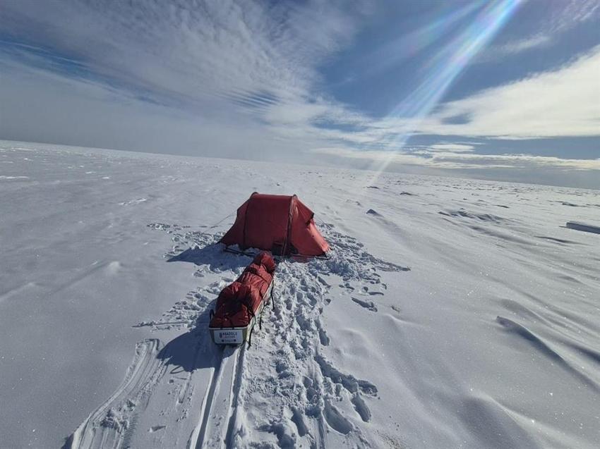 Güney kutbuna ulaşan ilk Türk oldu! 51 gün boyunca 933 km kızak çekti, sonunda bayrak astı