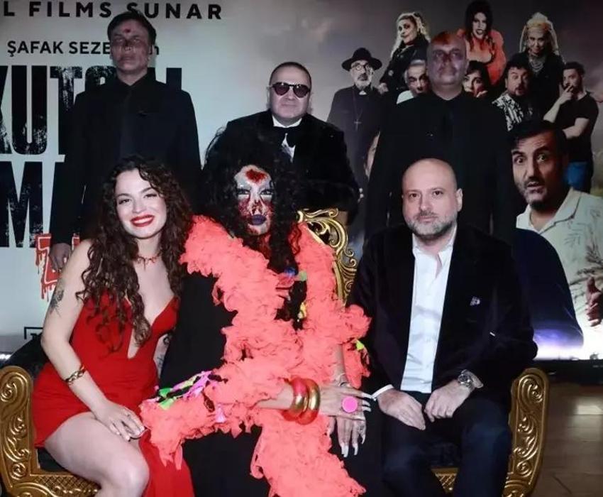Yılın aşk bombası! Aslı Bekiroğlu galaya oyuncu sevgilisiyle el ele geldi