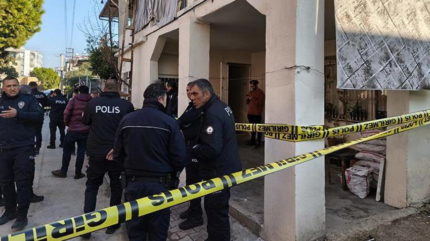 Adana'da polis memurunun öldürdüğü aile üyeleri yan yana toprağa verildi