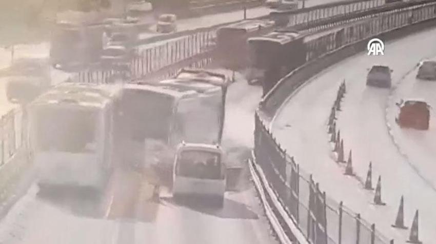 Metrobüs kazasında 1 kişi ölmüş 51 kişi de yaralanmıştı! Metrobüs şoförü dehşet anlarını anlattı mahkeme davada ara kararı açıkladı