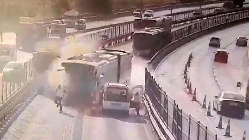Metrobüs kazasında 1 kişi ölmüş 51 kişi de yaralanmıştı! Metrobüs şoförü dehşet anlarını anlattı mahkeme davada ara kararı açıkladı