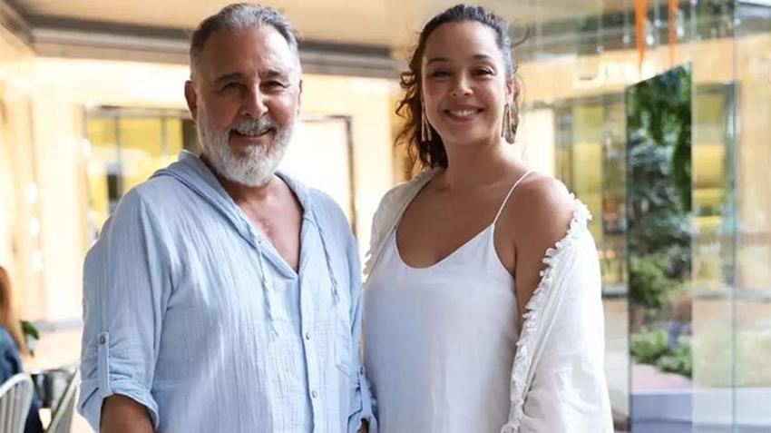 Azra Akın'ın tiyatro macerası kısa sürdü! Yönetmen Kemal Başar'dan sitem: Tiyatrodaki en büyük suçu işledi
