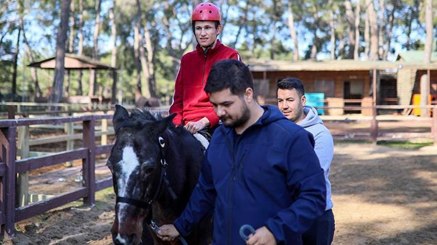 Atların şifalı dokunuşu: Otizmli çocuklar hipoterapi sayesinde gelişimlerine katkı sağlıyor