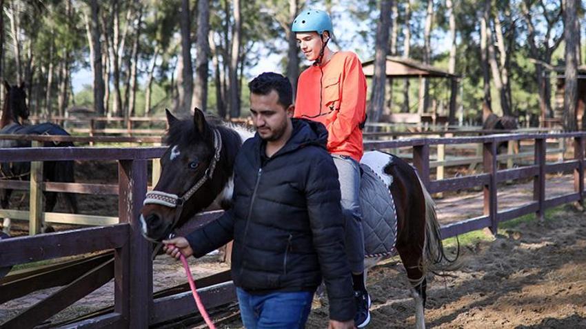 Atların şifalı dokunuşu: Otizmli çocuklar hipoterapi sayesinde gelişimlerine katkı sağlıyor
