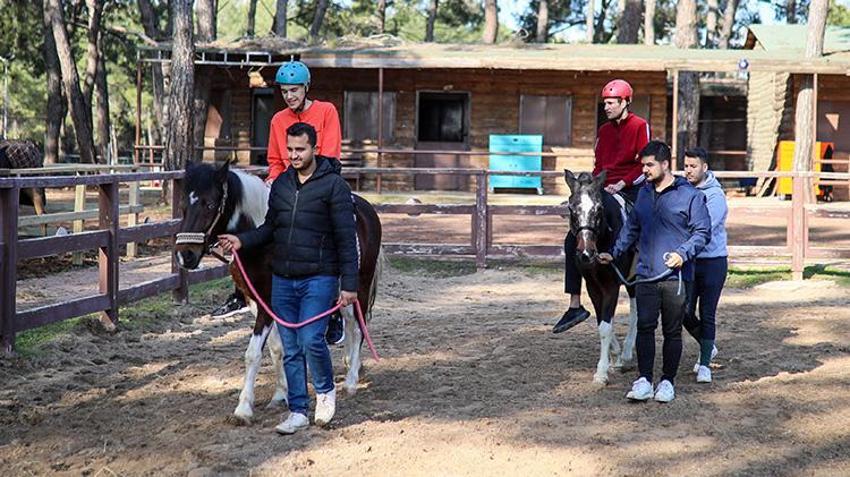 Atların şifalı dokunuşu: Otizmli çocuklar hipoterapi sayesinde gelişimlerine katkı sağlıyor