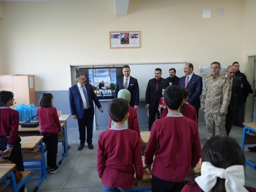 Tatil başladı! 20 milyonu aşkın öğrencinin karne heyecanı