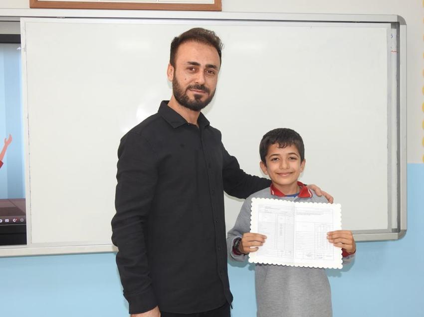 Tatil başladı! 20 milyonu aşkın öğrencinin karne heyecanı