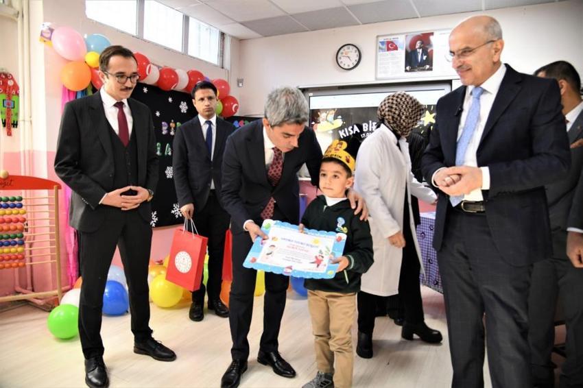 Tatil başladı! 20 milyonu aşkın öğrencinin karne heyecanı