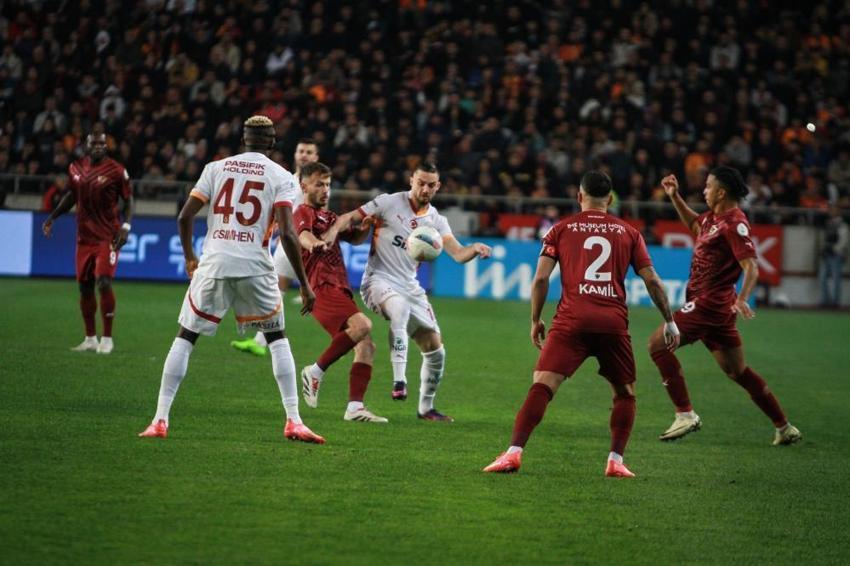Galatasaraylılar 'Gabriel Sara çabuk dön' diye dua ediyor' deyip bombaladı: İlk maç ilk skandal