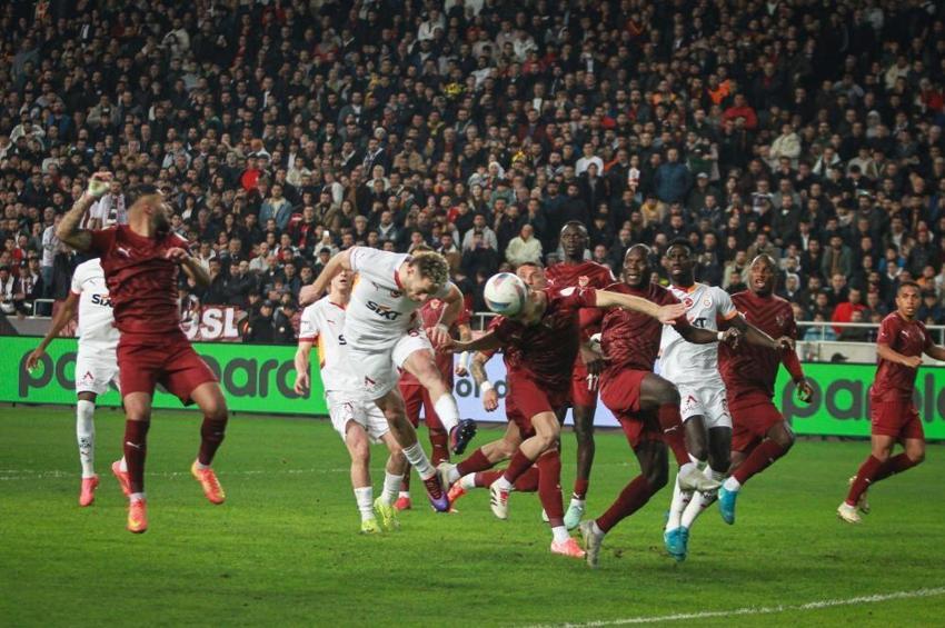 Galatasaraylılar 'Gabriel Sara çabuk dön' diye dua ediyor' deyip bombaladı: İlk maç ilk skandal
