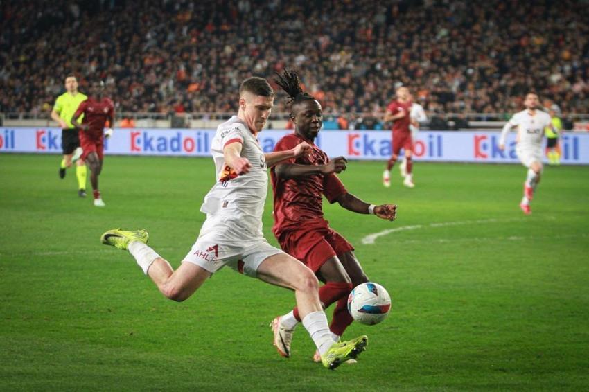 Galatasaraylılar 'Gabriel Sara çabuk dön' diye dua ediyor' deyip bombaladı: İlk maç ilk skandal