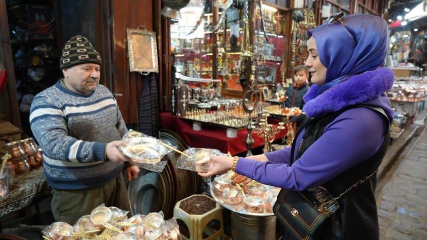 Gaziantep'in tarihi çarşısında bakırcılığın son ustası! El emeği ürünler teknolojiye direniyor!