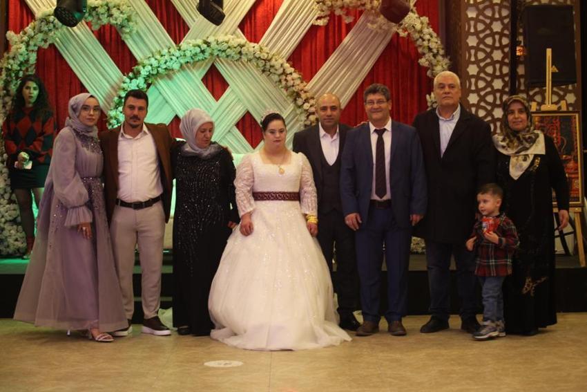 Down sendromlu Keziban'ın yıllardır kurduğu gelinlik hayali gerçek oldu