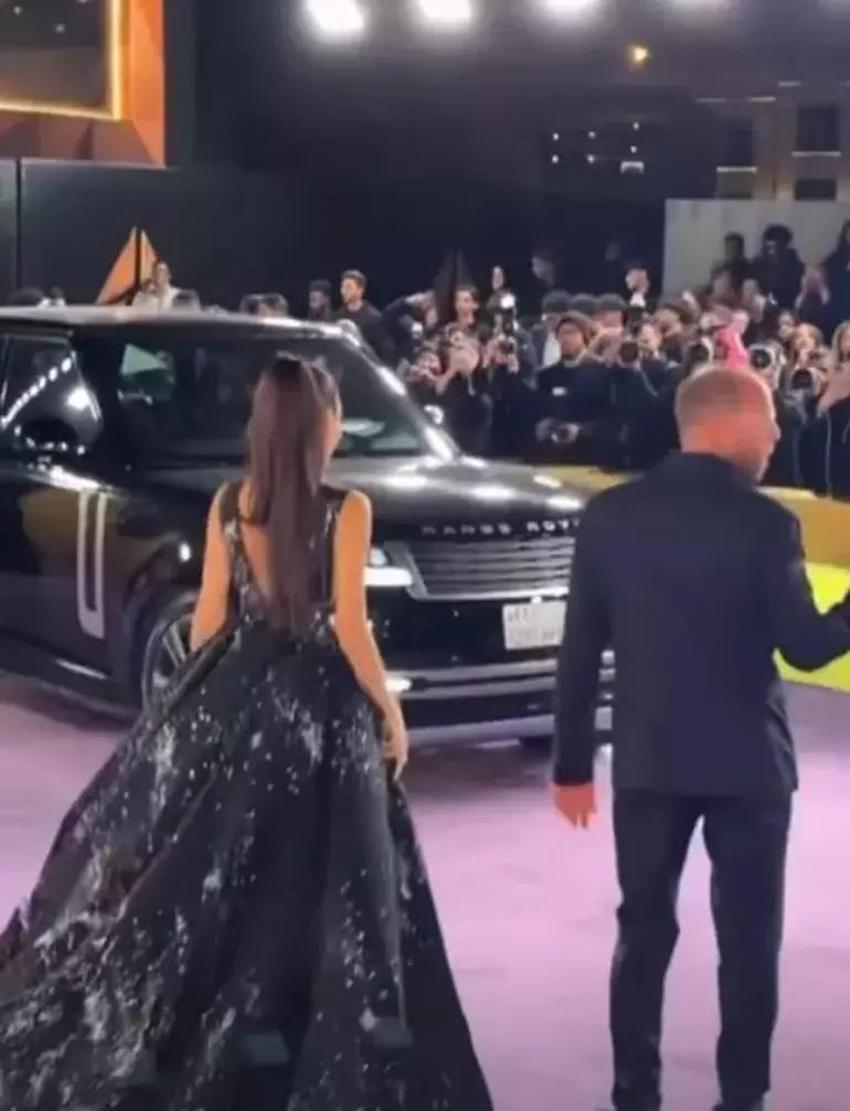 Ödül töreninde kombinler konuştu! Hande Erçel mi Afra Saraçoğlu mu?