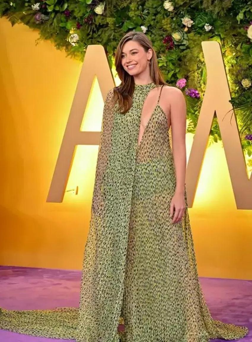 Ödül töreninde kombinler konuştu! Hande Erçel mi Afra Saraçoğlu mu?