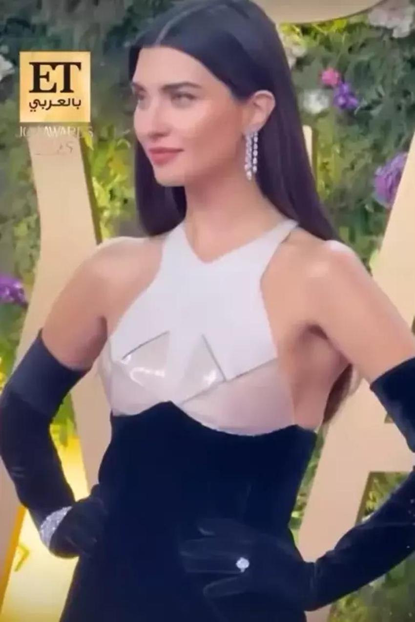 Ödül töreninde kombinler konuştu! Hande Erçel mi Afra Saraçoğlu mu?