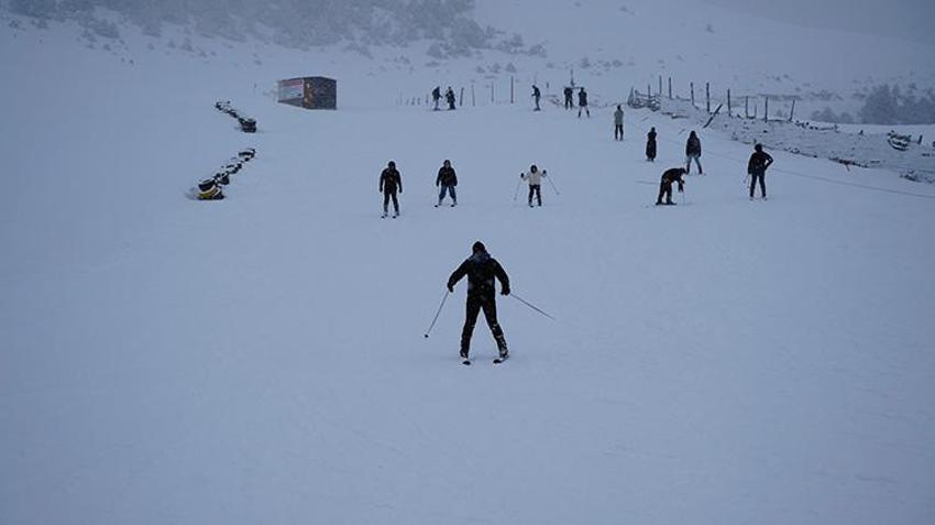 Karnesini alan Gümüşhane Zigana'ya koştu! Kayak merkezleri doldu taştı