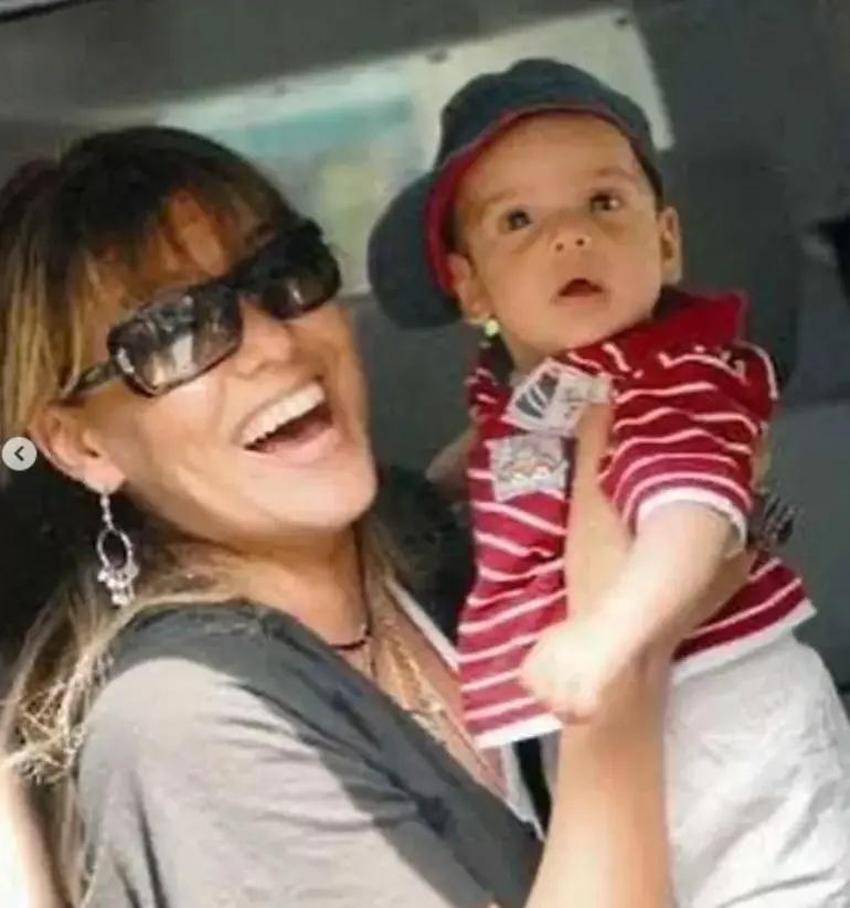 Gülben Ergen'in oğlu Atlas 18 oldu, peş peşe paylaşım yaptı