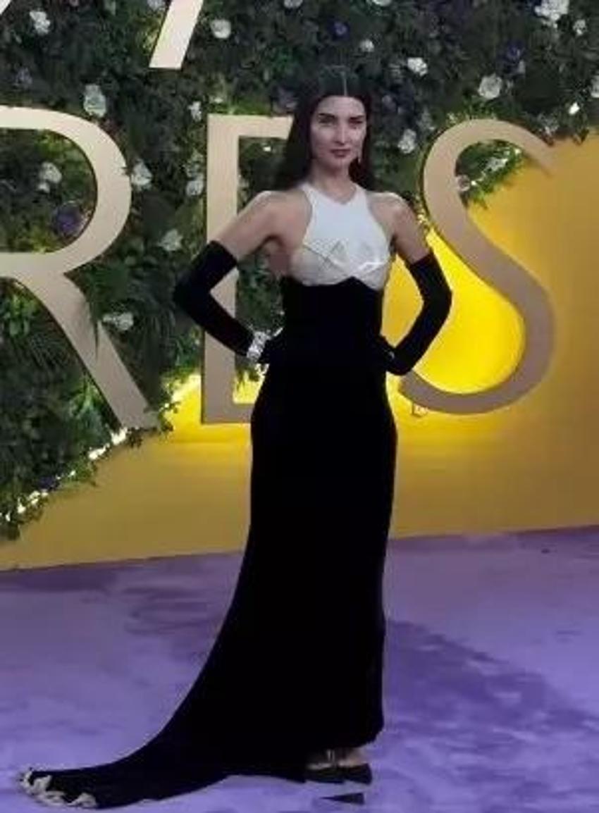 Tuba Büyüküstün Arapça konuştu! Ödül törenine damga vurdu
