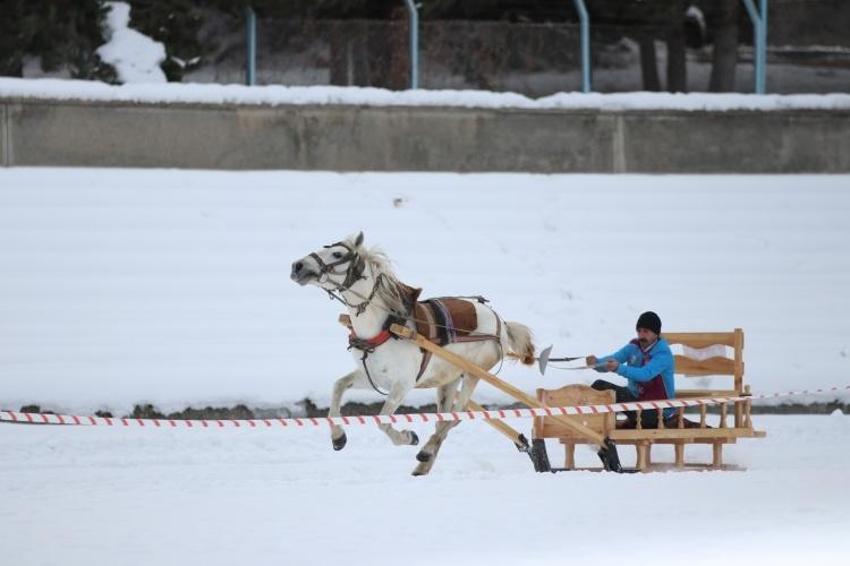 Erzurum'da görsel şölen! Geleneksel Atlı Kızak Şöleni düzenlendi