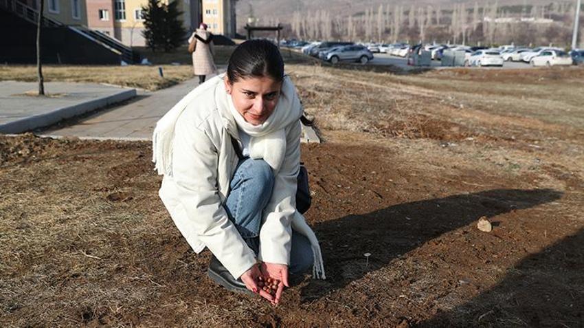 Erzincan'da bir akademisyen 20 yıllık çalışmasının sonunda geleneksel oyunların kitabını yazdı
