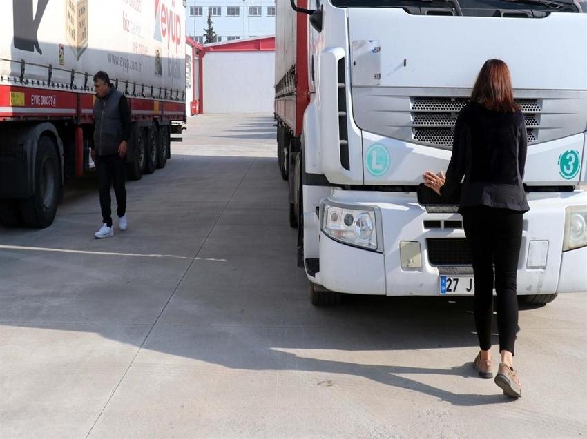 Tır şoförü çiftin ömrü yollarda geçiyor! Evde değil, gümrük kapılarında buluşuyorlar