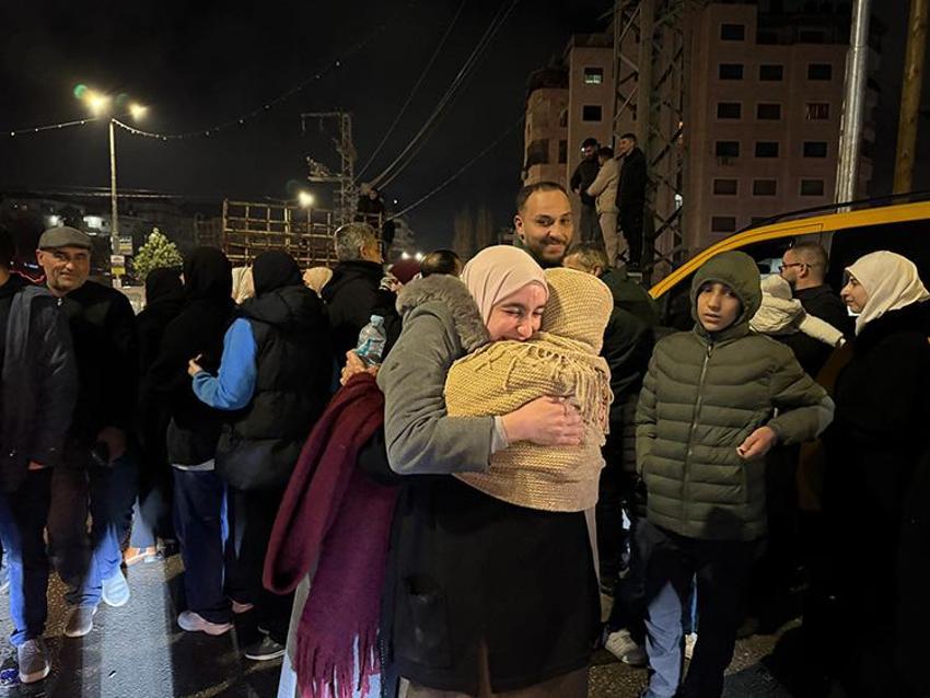 Gazze'de saat 12:15'te başladı! Hepsi serbest bırakıldı, gözyaşlarını tutamadılar, işte ilk görüntüler