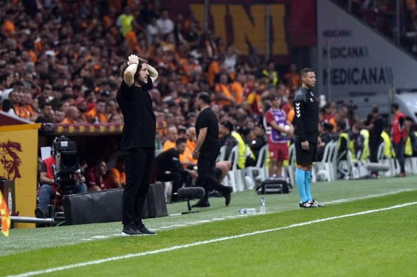 Okan Buruk'tan Mourinho'ya gönderme: Arkaya bakmaya gerek yok, biz öndeyiz