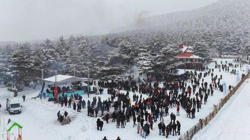 Böyle olur Karadeniz'in kış festivali! 1200 rakımda orkestra da vardı, horon da!
