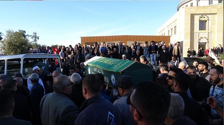 Antalya'da eşi tarafından benzin dökülerek öldürülen Pınar Zorlu toprağa verildi