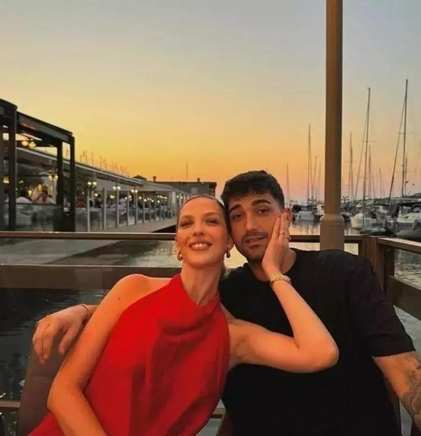 Yasemin Şefkatli'den 'Aşklar geldi' paylaşımı